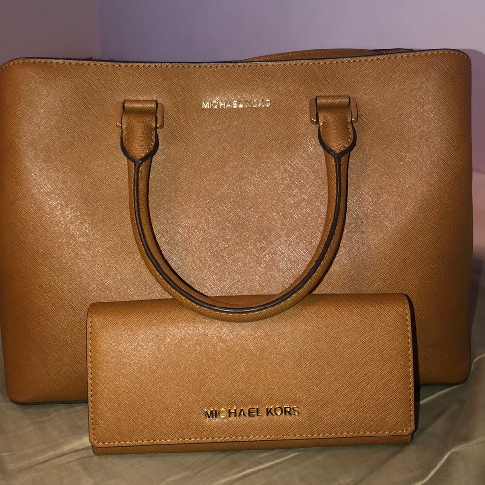 MICHAEL KORS PURSE WITH WALLET